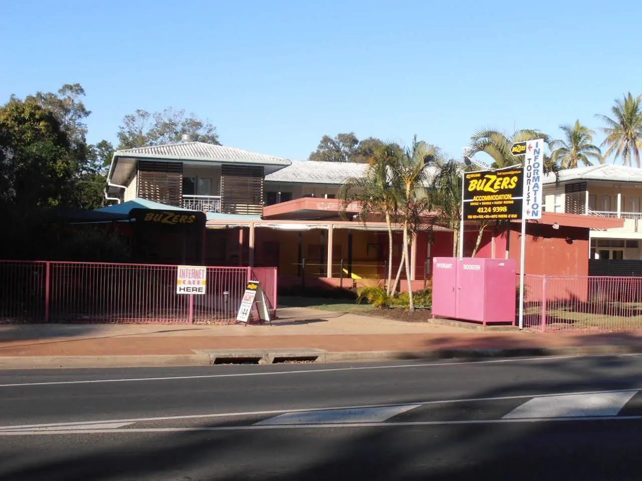 **  Buzers Motel Scarness Australia